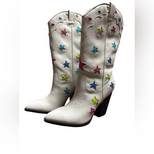 STEVE MADDEN SIZE 6.5M LUMINOUS WHITE LEATHER COLORED STARS COWGIRL BOOTS